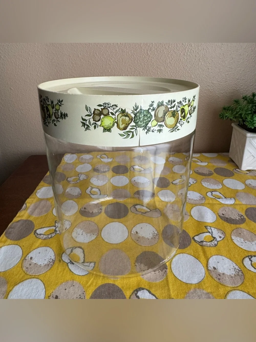 Vintage Pyrex Spice of Life circular storage canister with lid